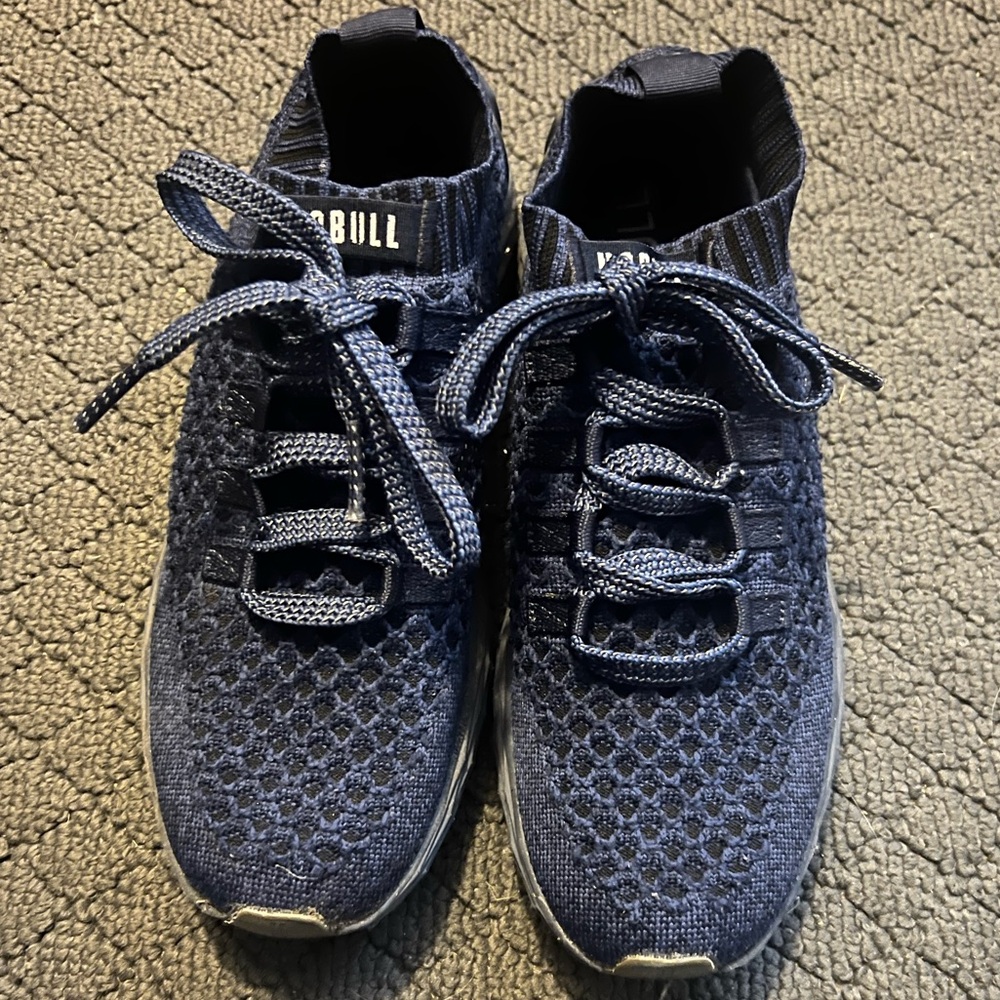 Used NOBULL navy blue women’s Allday Knit. Size 8